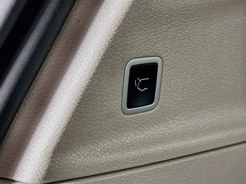 Used 2024 Chrysler Pacifica Touring-L FWD image 28