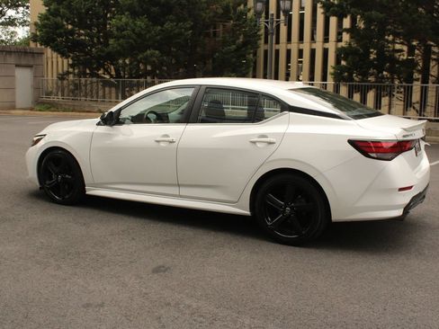 Used 2023 Nissan Sentra SR w/ SR Premium Package FWD image 9
