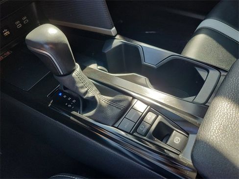 Used 2025 Toyota Camry SE image 13