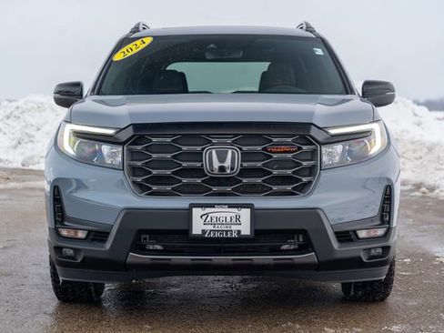 Used 2024 Honda Passport TrailSport image 2