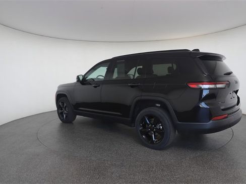 Used 2023 Jeep Grand Cherokee L Limited w/ Black Appearance Package image 11