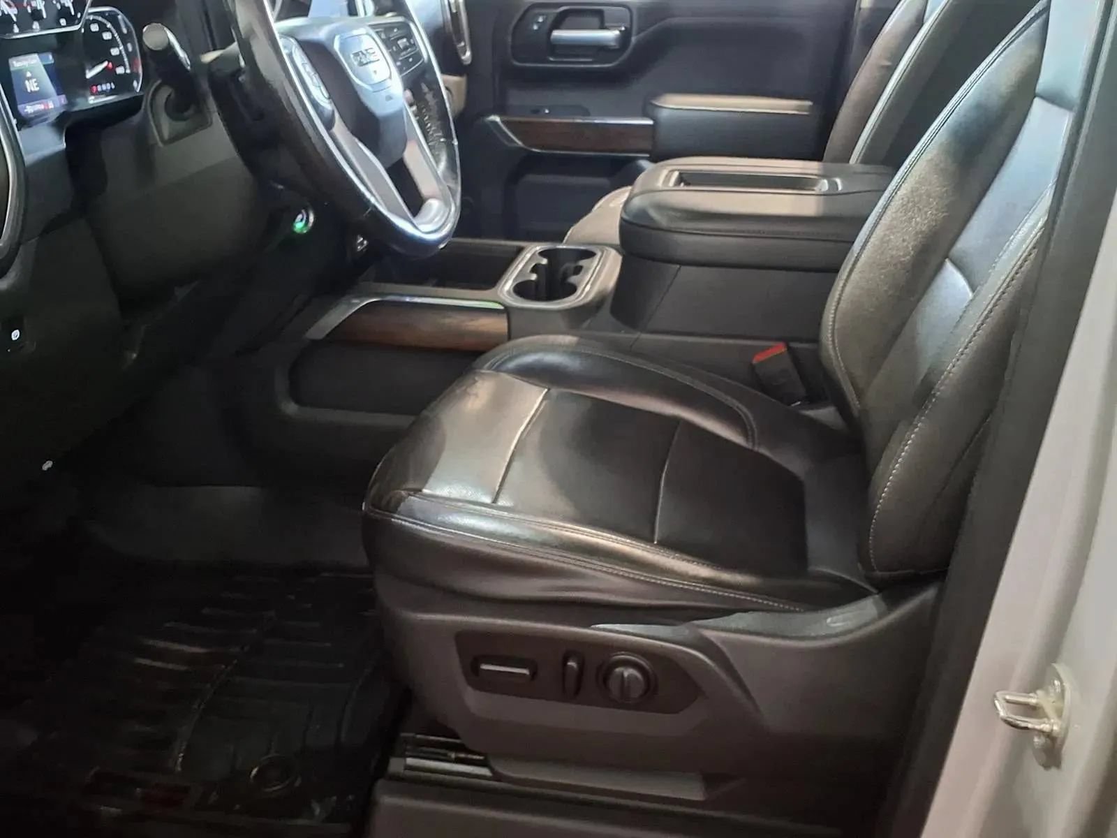 Used 2020 GMC Sierra 1500 SLT w/ SLT Premium Package AWD/4WD image 17
