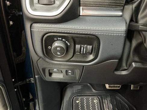 Used 2024 RAM 1500 Limited AWD/4WD image 23