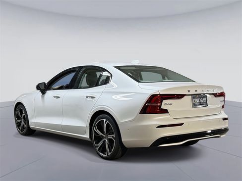 Used 2023 Volvo S60 B5 Plus image 12