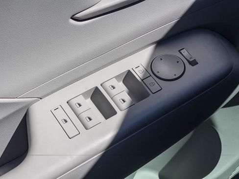 Used 2024 Hyundai Kona SE FWD image 26