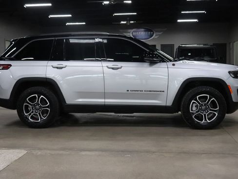 Used 2022 Jeep Grand Cherokee Trailhawk image 6