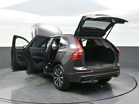 Used 2025 Volvo XC60 B5 Plus AWD/4WD image 39