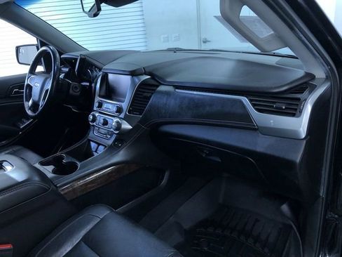 Used 2019 Chevrolet Suburban LT image 17