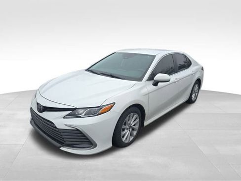 Used 2022 Toyota Camry LE image 8