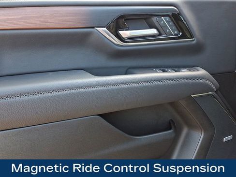 Used 2025 GMC Yukon Denali w/ Sun & Power Step Package image 17