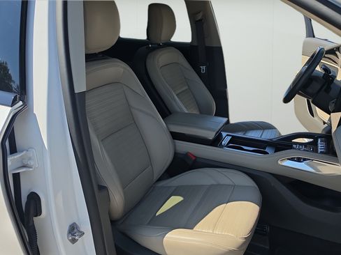Used 2024 Lincoln Nautilus Reserve AWD/4WD image 23