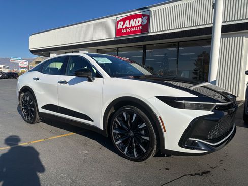 Used 2025 Toyota Crown Platinum image 2