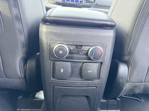 Used 2022 Ford Explorer XLT image 25