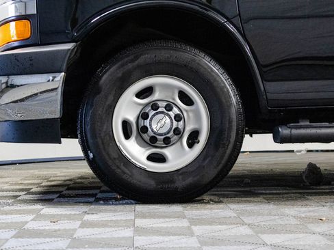 Used 2018 Chevrolet Express 3500 LT w/ LT Preferred Equipment Group image 43