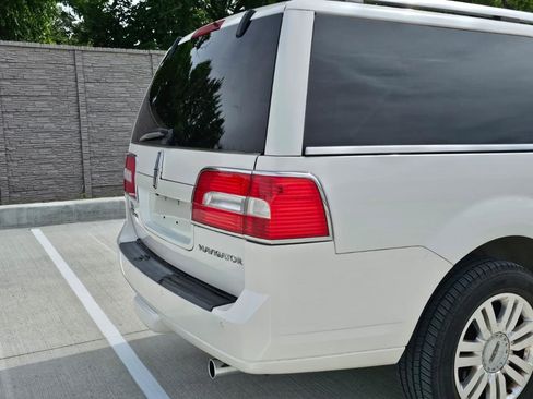 Used 2012 Lincoln Navigator L 2WD image 12
