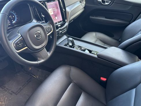 Used 2025 Volvo XC60 B5 Core image 11