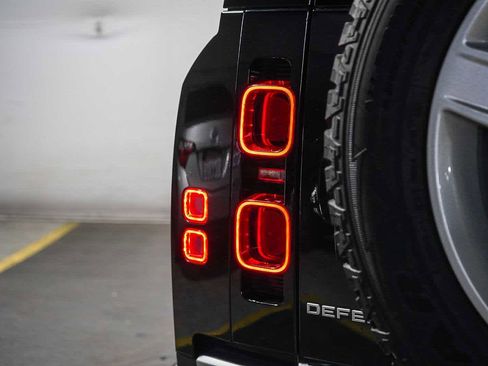 Used 2020 Land Rover Defender 110 HSE image 13