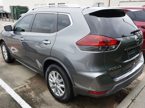 Used 2018 Nissan Rogue SV FWD image 8