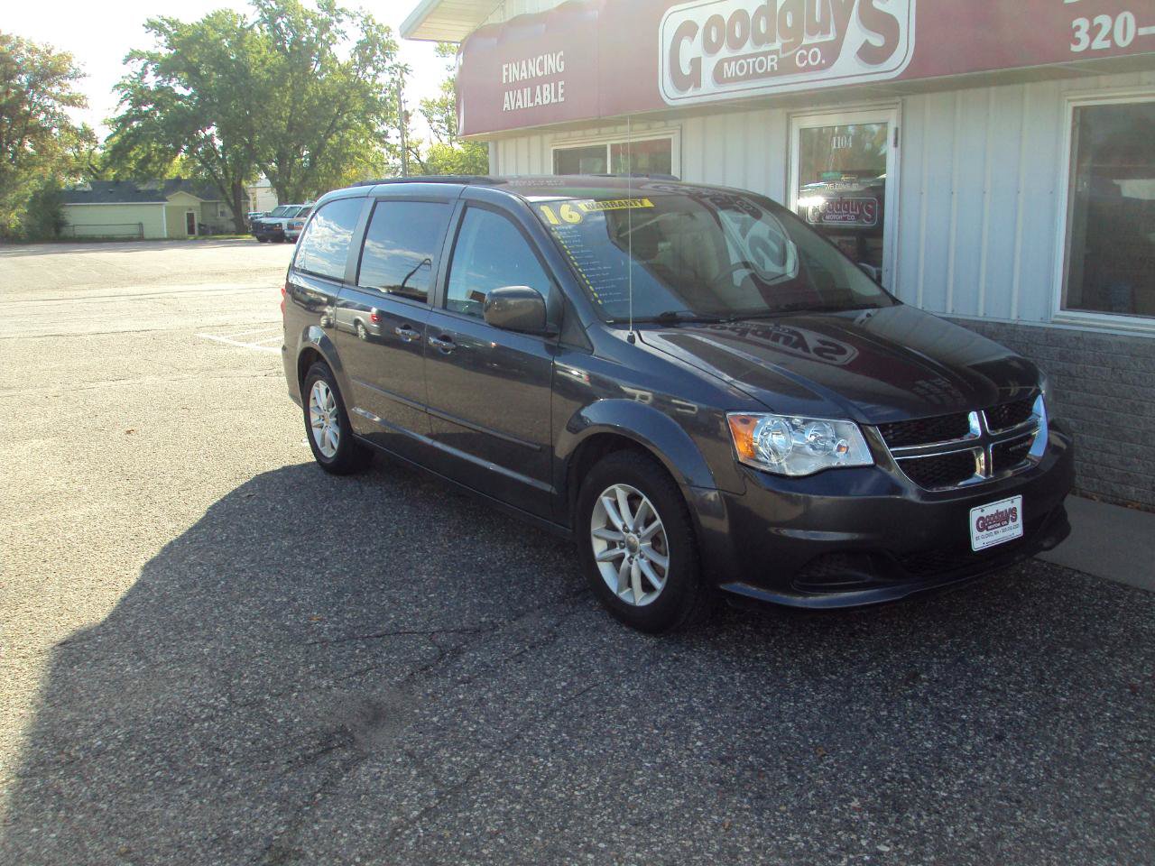 Used 2016 Dodge Grand Caravan SXT FWD image 2
