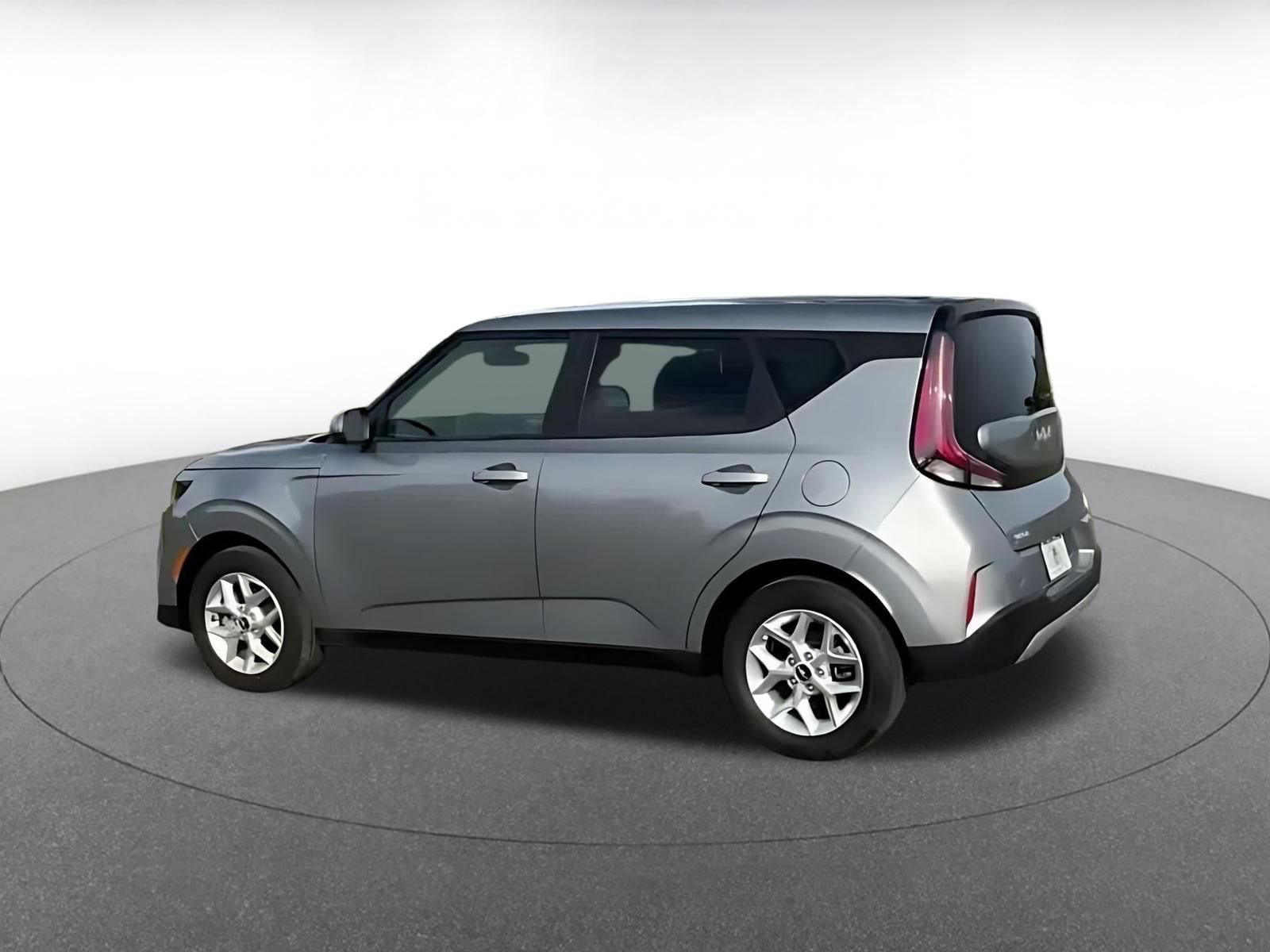 Used 2025 Kia Soul LX w/ LX Technology Package FWD image 9