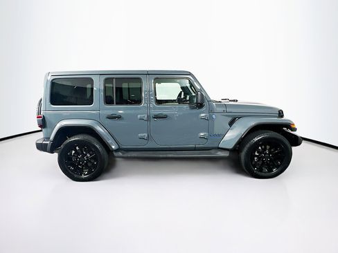 Used 2025 Jeep Wrangler Sahara image 10