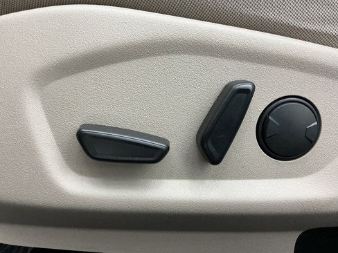 Used 2019 Ford Explorer XLT w/ Equipment Group 201A FWD image 39
