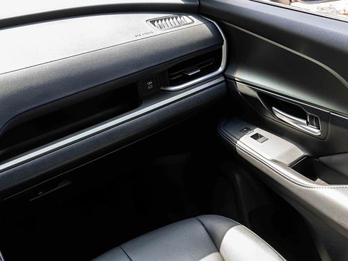 Used 2024 Toyota Grand Highlander AWD image 17