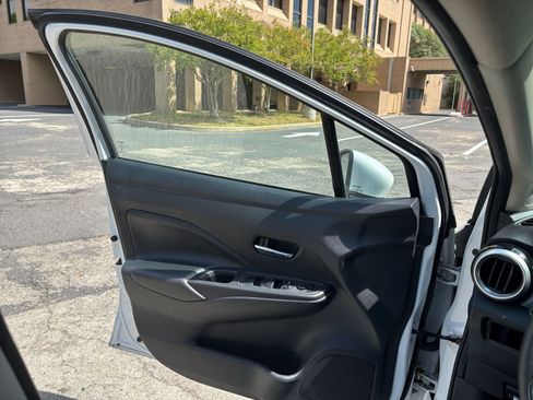 Used 2025 Nissan Versa SV image 18