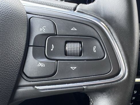 Used 2025 Buick Encore GX Sport Touring image 38
