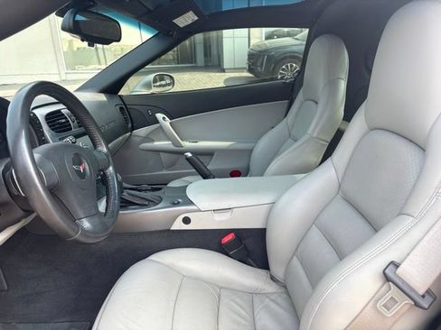 Used 2006 Chevrolet Corvette Coupe w/ Performance Package RWD image 4