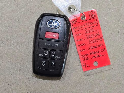 Certified 2021 Toyota Sienna Platinum AWD/4WD image 33