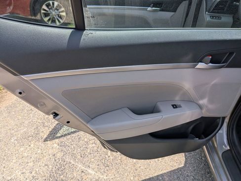 Used 2020 Hyundai Elantra SEL w/ Winter Weather Package FWD image 21