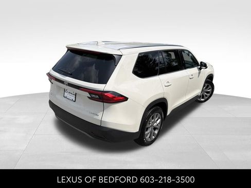 Used 2024 Toyota Grand Highlander AWD image 6