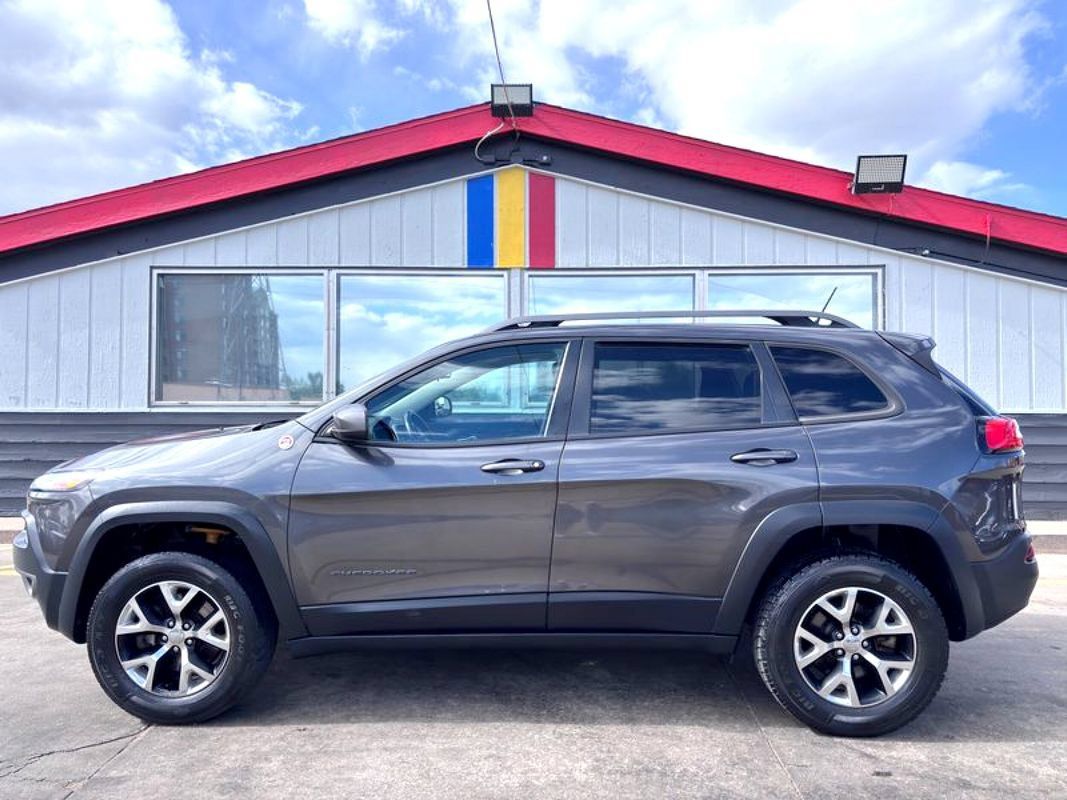 Used 2015 Jeep Cherokee Trailhawk w/ Cold Weather Group AWD/4WD image 5