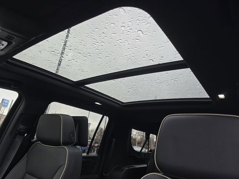 New 2026 Chevrolet Suburban Premier image 3