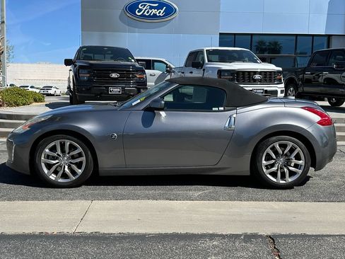 Used 2014 Nissan 370Z Roadster RWD image 3