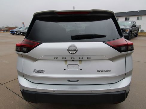 Used 2024 Nissan Rogue SV image 13