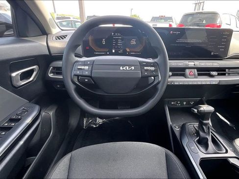Used 2025 Kia K4 LXS image 10