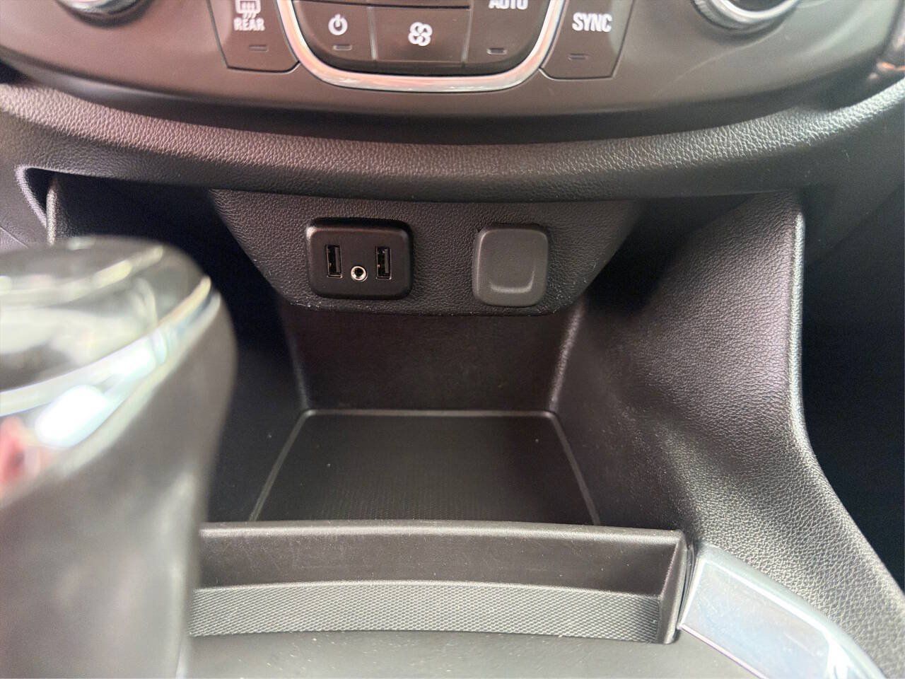 Used 2018 Chevrolet Traverse LT w/ LPO, 'HIT The Road' Package FWD image 33
