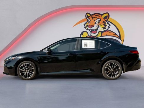 Used 2026 Toyota Camry XLE FWD image 8