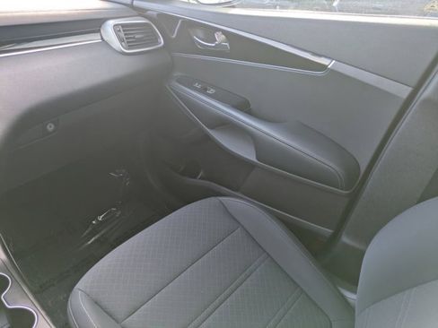 Used 2018 Kia Sorento LX image 15