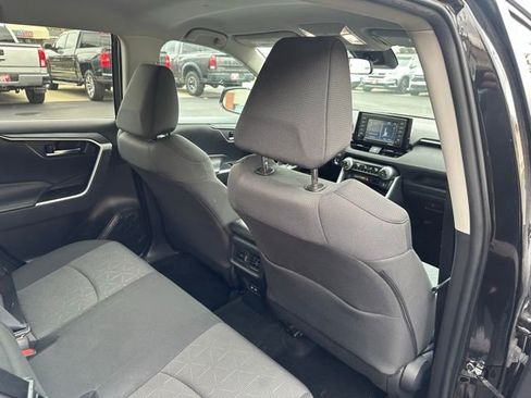 Used 2022 Toyota RAV4 XLE w/ Carpet Mat Package (TMS) image 21