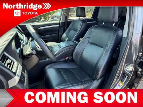 Used 2019 Toyota Highlander XLE FWD image 5