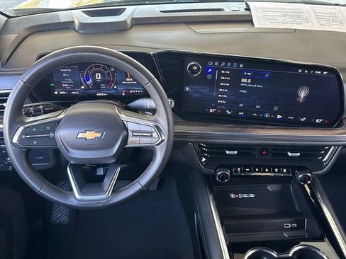 Used 2025 Chevrolet Suburban LT AWD/4WD image 14