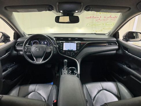 Used 2020 Toyota Camry XLE image 19
