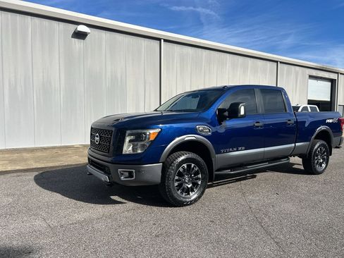 Used 2017 Nissan Titan PRO-4X image 7