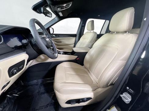 Used 2023 Jeep Grand Cherokee Limited image 21