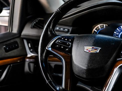 Used 2020 Cadillac Escalade ESV Luxury RWD image 19