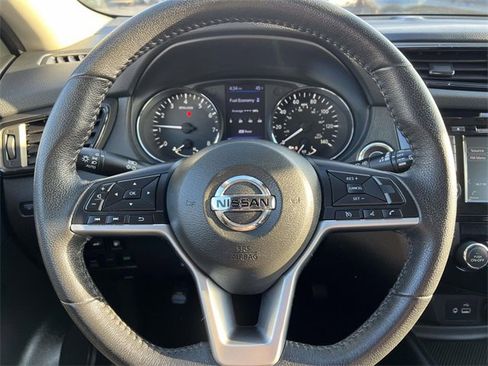 Used 2020 Nissan Rogue SV image 15