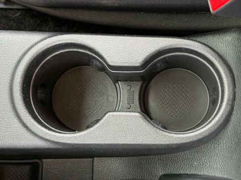 Used 2018 Jeep Wrangler Unlimited Sahara AWD/4WD image 16